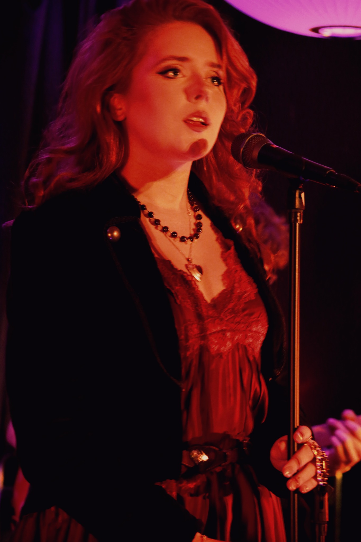 Rosie Johnson performing Like a Stone live